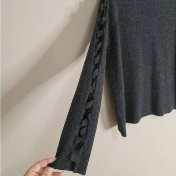 Feel The Piece Lowe Ribbon Lace Up Sleeve Wool V-Neck Sweater Size M/L Gray - Picture 7 of 8